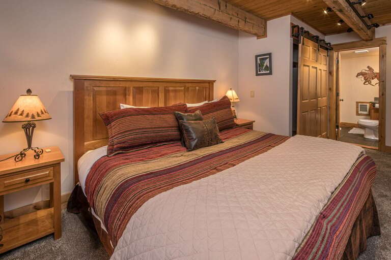 Watch tv in bed | Main Level