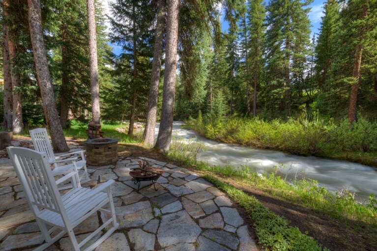 Listen to the creek sounds | Exterior