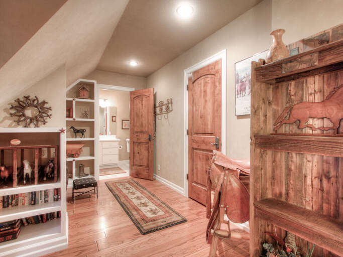 We love the true Montana decor | Upper Level