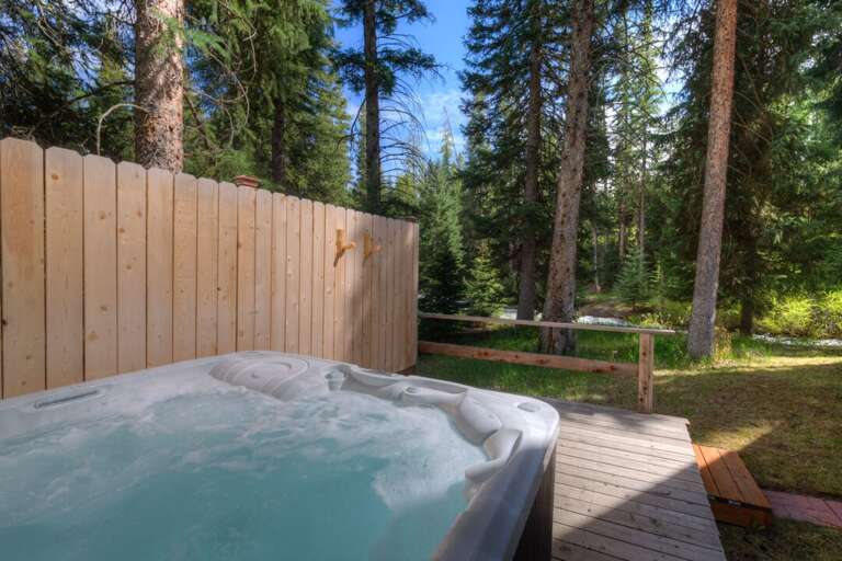 Relax in the hot tub | Exterior
