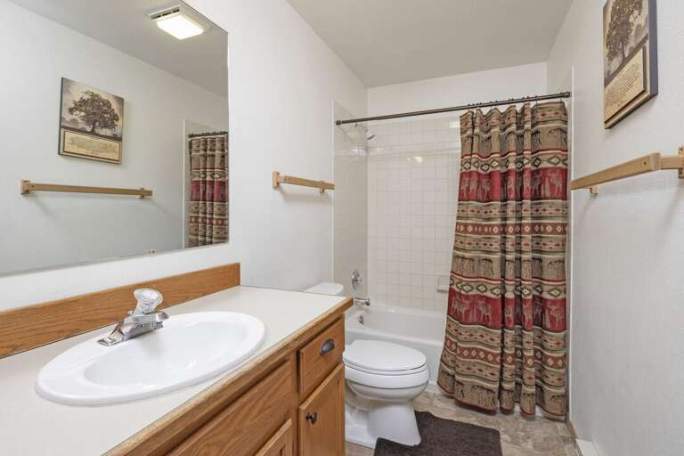 Ample space to get ready | Lower Level