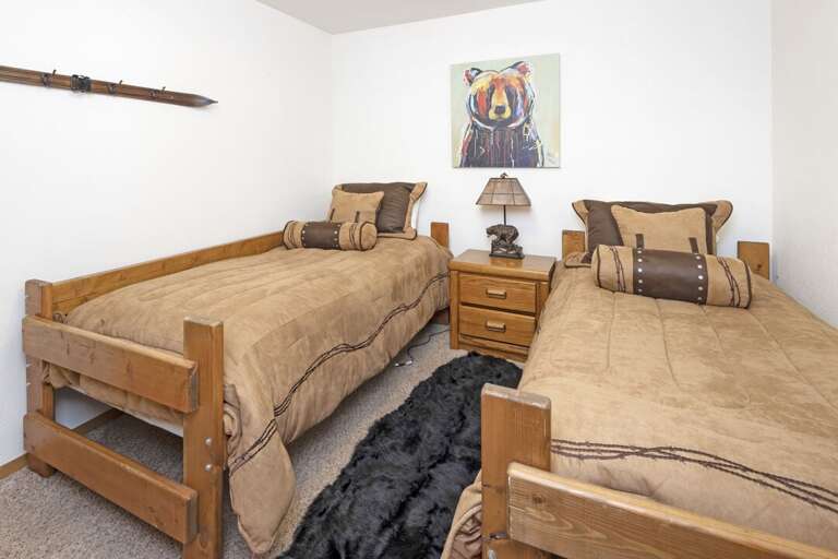 Bear themed room for a relaxing stay | Lower Level