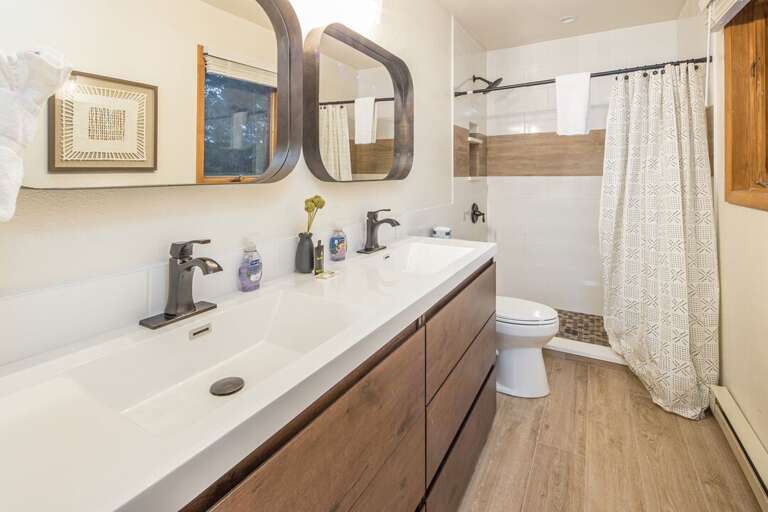 Gorgeous, spacious ensuite bathroom | Main Level Gorgeous, spacious ensuite bathroom | Main Level