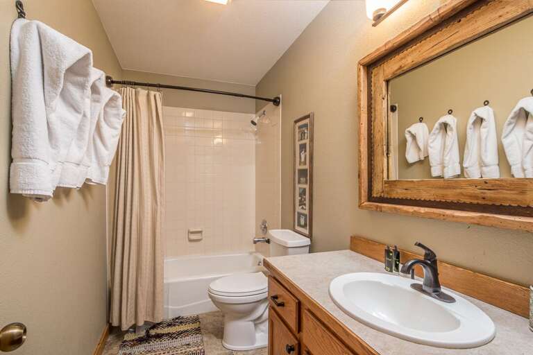 Ample space to get ready | Main Level