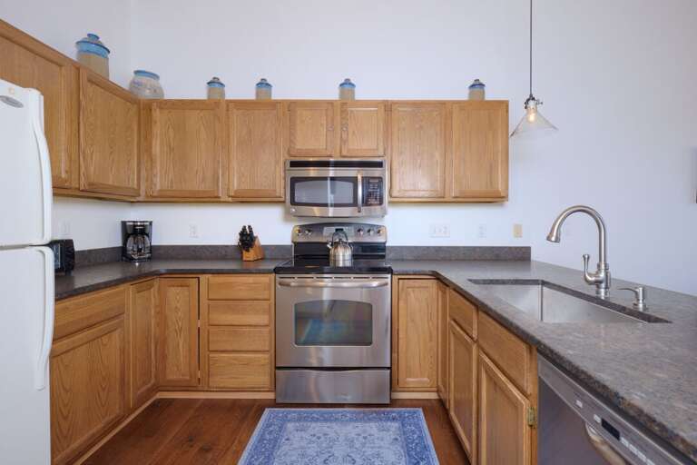 Lots of counter space to prepare every meal | Main Level