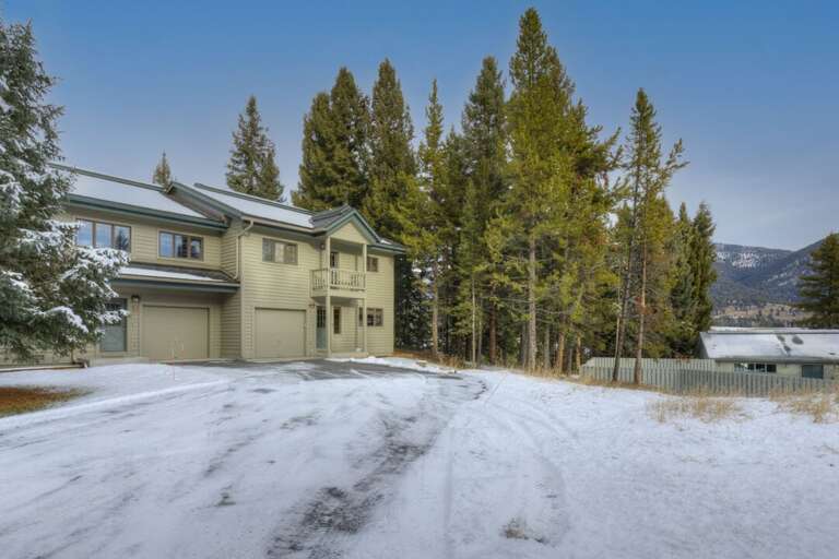 Mountain views in all directions | Exterior