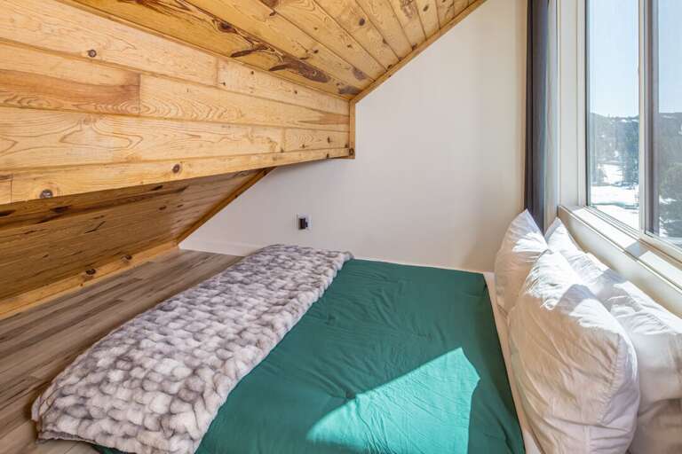 Queen-size Bed | Loft