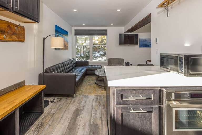 Have breakfast at the bar | Main Level