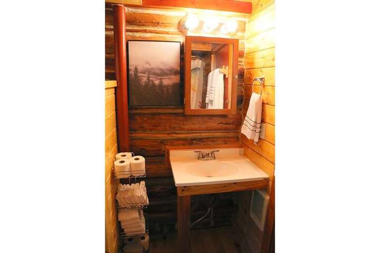 Clean stocked bathroom in the cabin.