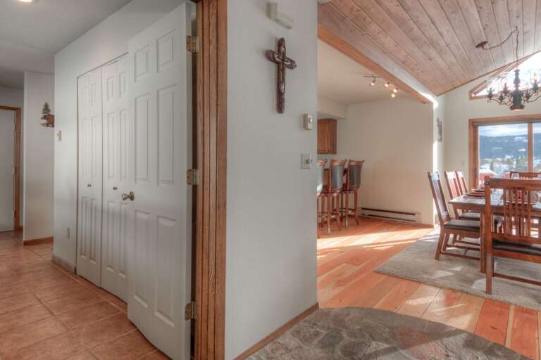 Entryway | Main Level