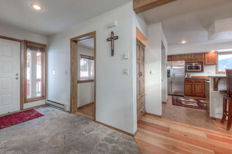 Entryway | Main Level