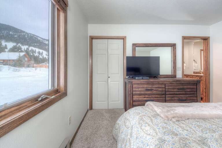 Watch the snow fall | Lower Level