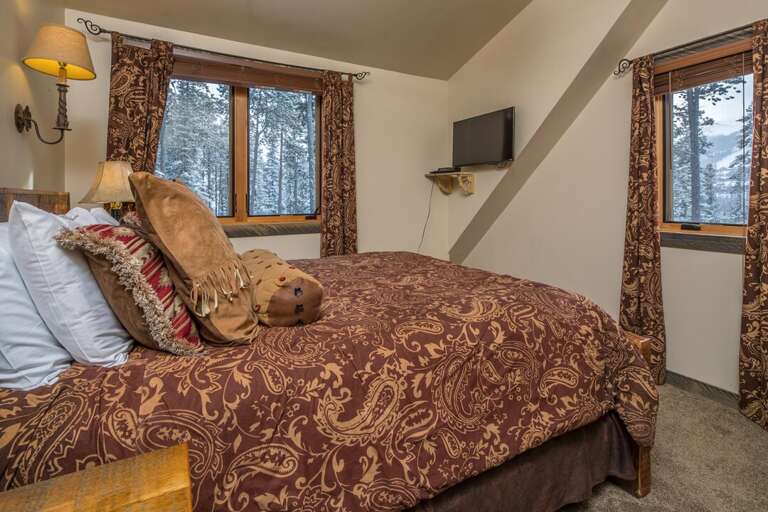 Watch the snow fall | Main Level