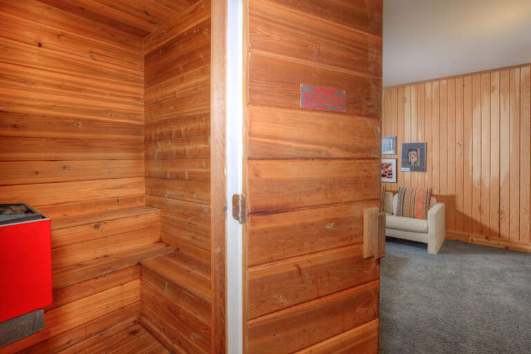 Enjoy the sauna | Lower Level