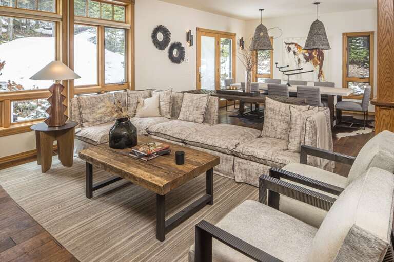 Inviting main level living area!