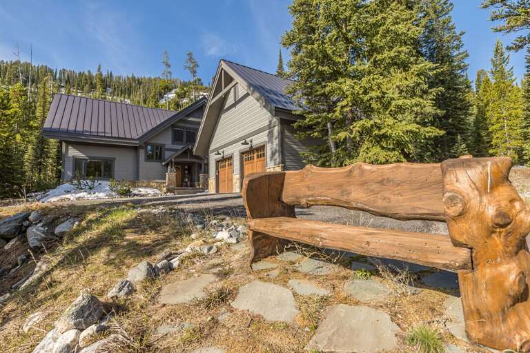 Nice bench to sit and take in that fresh Montana air!