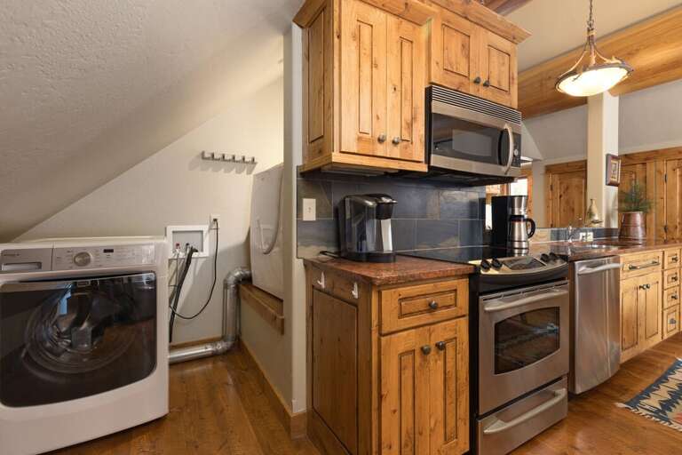Laundry Machines | Guest Suite | Upper Level