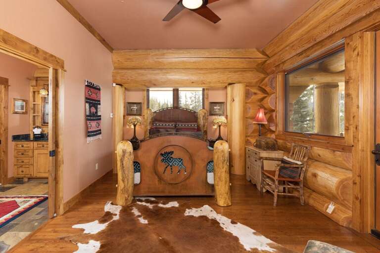 Primary Bedroom | Queen-size Bed | Main House | Main Level