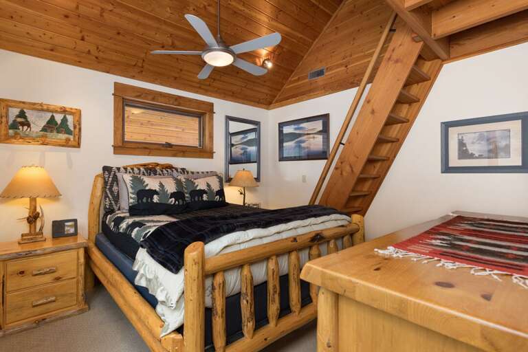 Queen-size Bed | Guest Suite | Upper Level