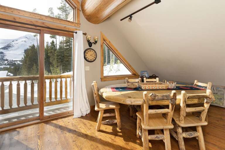 Seating for Six People | Guest Suite | Upper Level