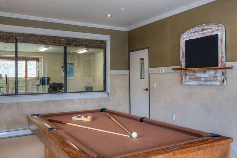 Game room on-site with pool table