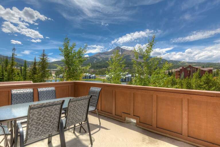 Have a picnic on the balcony | Exterior