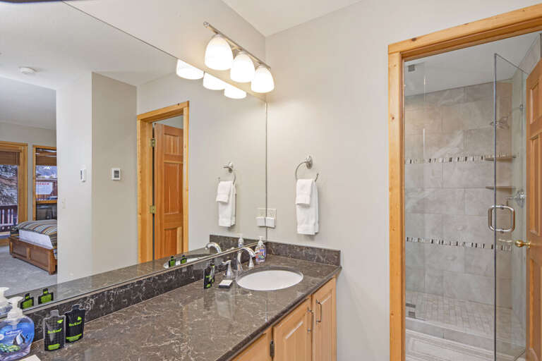 Lots of space to get ready | Main Level Lots of space to get ready | Main Level