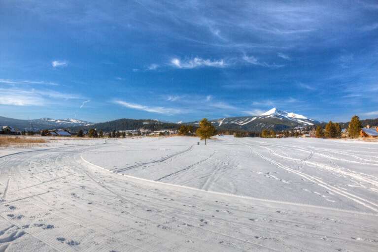 Go for a cross country ski adventure | Exterior Go for a cross country ski adventure | Exterior