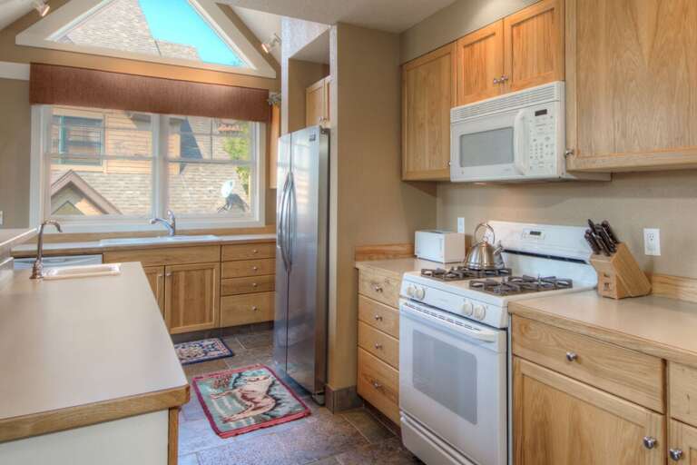 Cook your favorite meal in the spacious kitchen | Main Level Cook your favorite meal in the spacious kitchen | Main Level