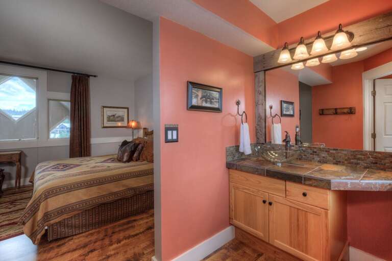 Lots of counter space makes getting ready easy | Upper Level Lots of counter space makes getting ready easy | Upper Level