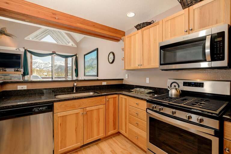 Ample counter space in the kitchen makes cooking easy | Main Level Ample counter space in the kitchen makes cooking easy | Main Level