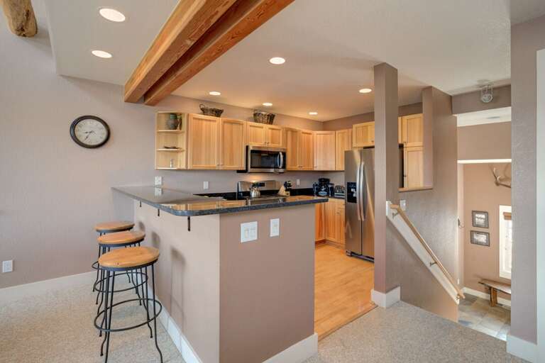 Have breakfast or coffee at the breakfast bar | Main Level Have breakfast or coffee at the breakfast bar | Main Level