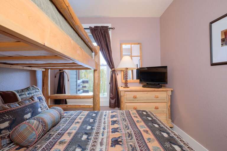 Watch a movie in bed | Lower Level Watch a movie in bed | Lower Level