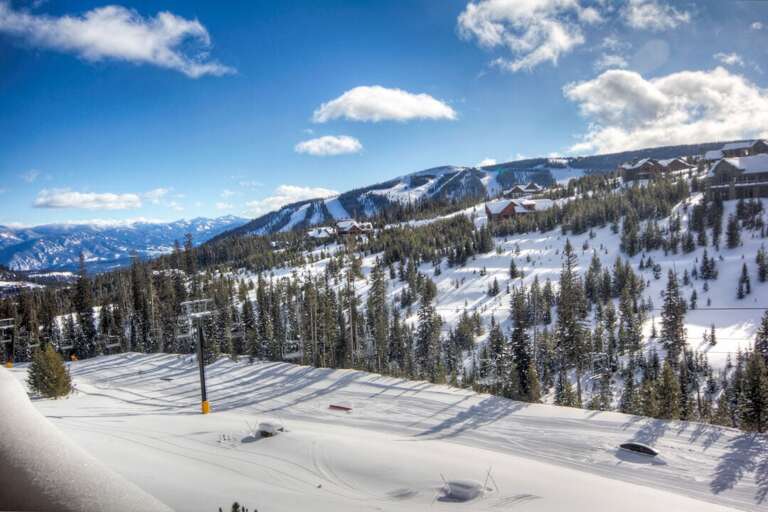 Watch the skiers go by | Exterior