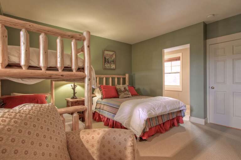 This room comfortably sleeps 4 | Upper Level