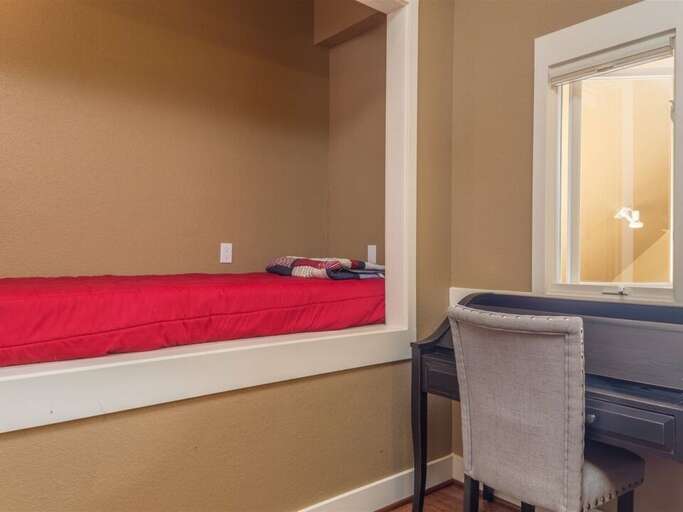 Read in the nook | Upper Level