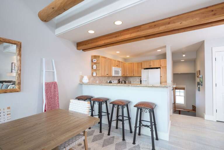 Have breakfast at the bar | Main Level