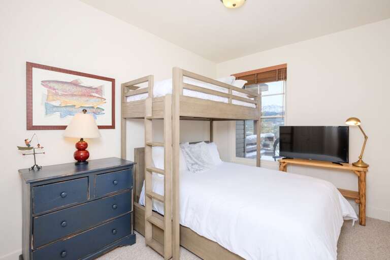 Set up a movie in bed | Lower Level