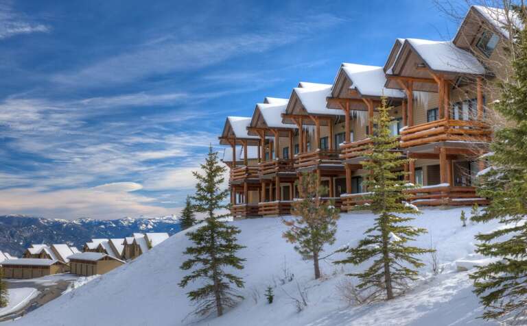 Amazing exterior views of the surrounding mountains Amazing exterior views of the surrounding mountains
