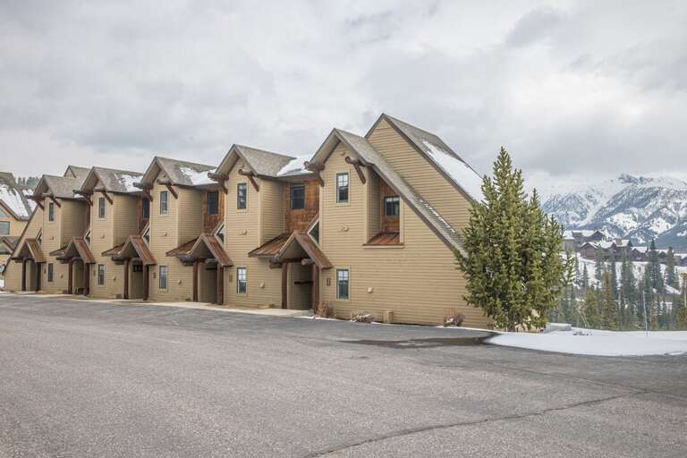 Ample parking | Exterior