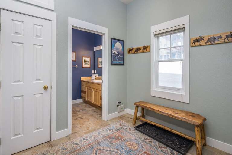 Entryway | Lower Level