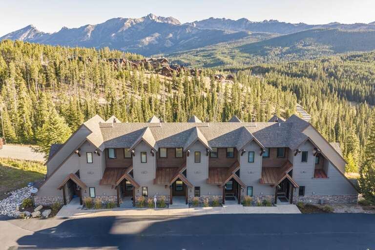 Saddle Ridge Slopeside Retreat