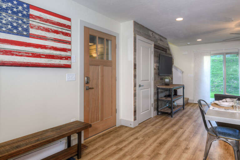 Entryway | Main Level