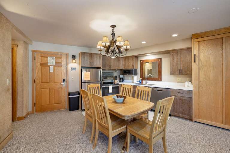 Sit together and have breakfast to get ready for the day | Main Level