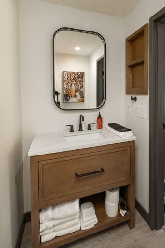 Single vanity in primary bathroom | Main Level