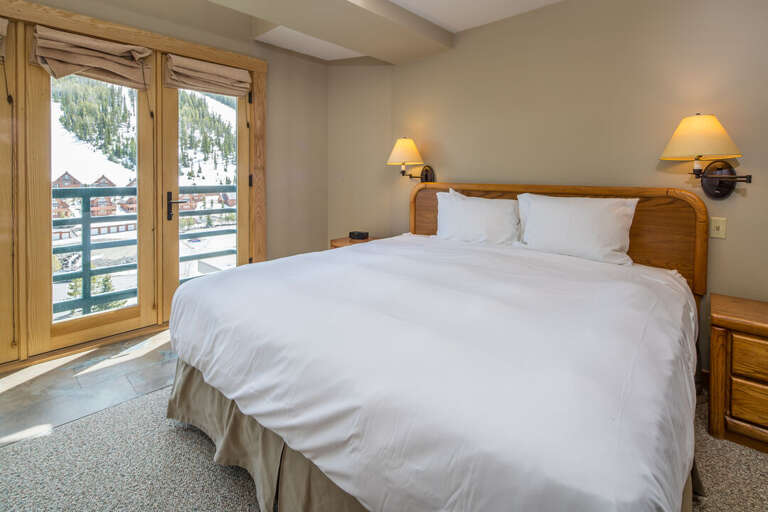 Wake up to gorgeous views | Main Level Wake up to gorgeous views | Main Level