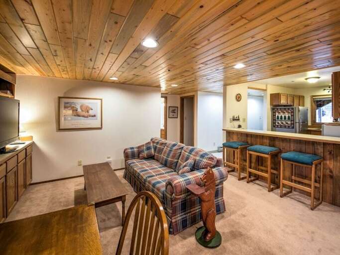 Have breakfast at the bar | Main Level Have breakfast at the bar | Main Level