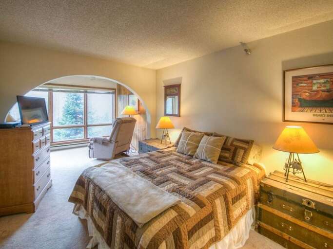 Wake up to gorgeous views | Main Level Wake up to gorgeous views | Main Level