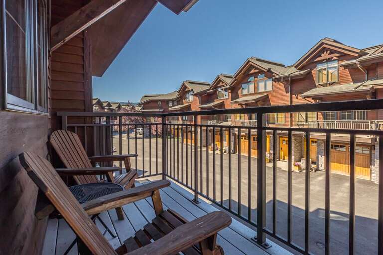 Enjoy the neighborhood | Main Level