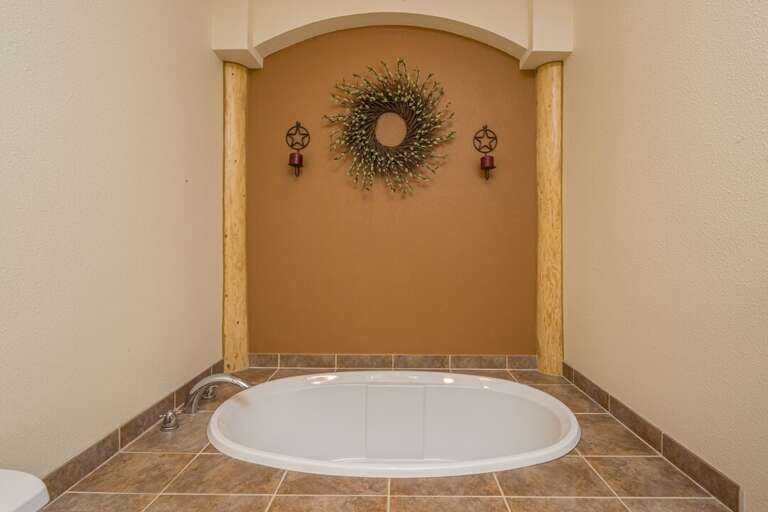 Soak in the Tub After a long Ski Day | Upper Level